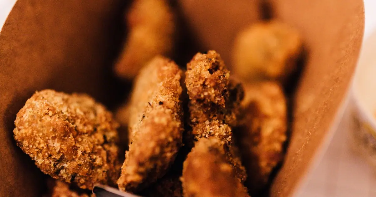 Crispy fried chicken pieces in a paper carton - The cheapest way to order Wingstop