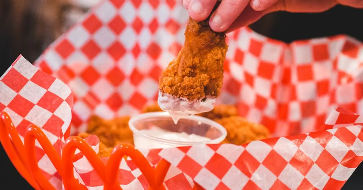 Chicken wings with dipping sauces - High-protein Wingstop: protein in every wing, tender and sandwich