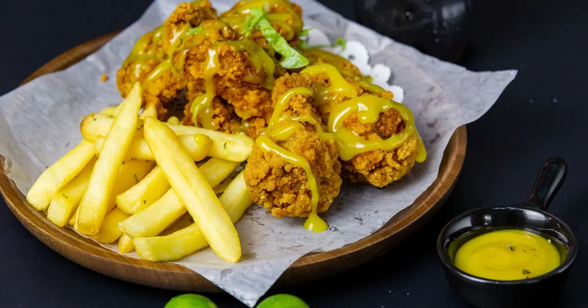 Plate of chicken wings ready to share - How many Wingstop wings per person?