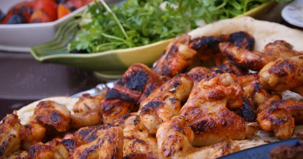 Grilled chicken wings with fresh herbs - Low-calorie Wingstop: what to order and what to skip