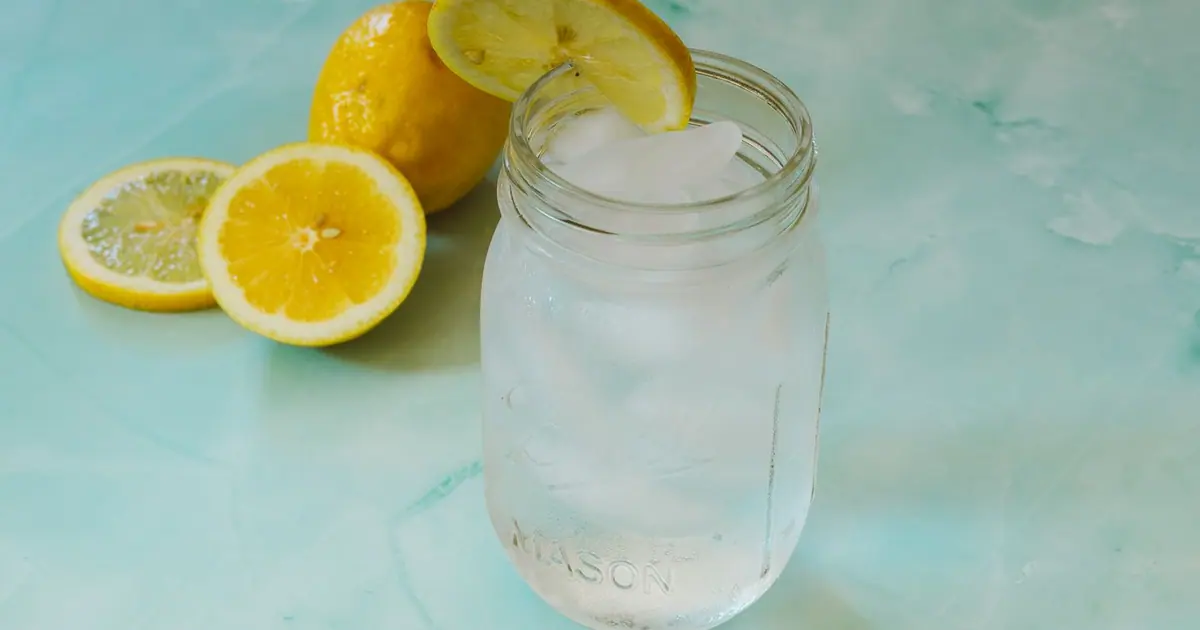A glass of fresh lemonade - Wingstop drinks: sodas, teas and lemonade with calories and sugar