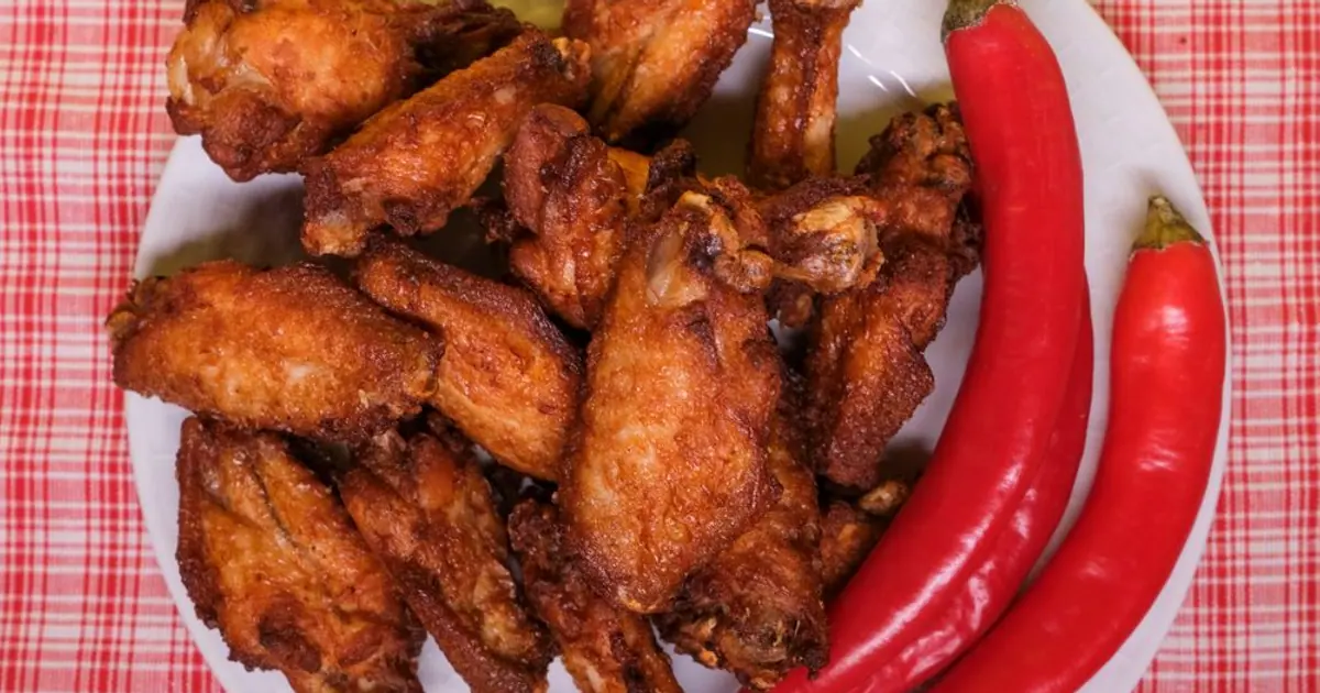 Chicken wings with chili peppers - Wingstop flavors ranked by calories
