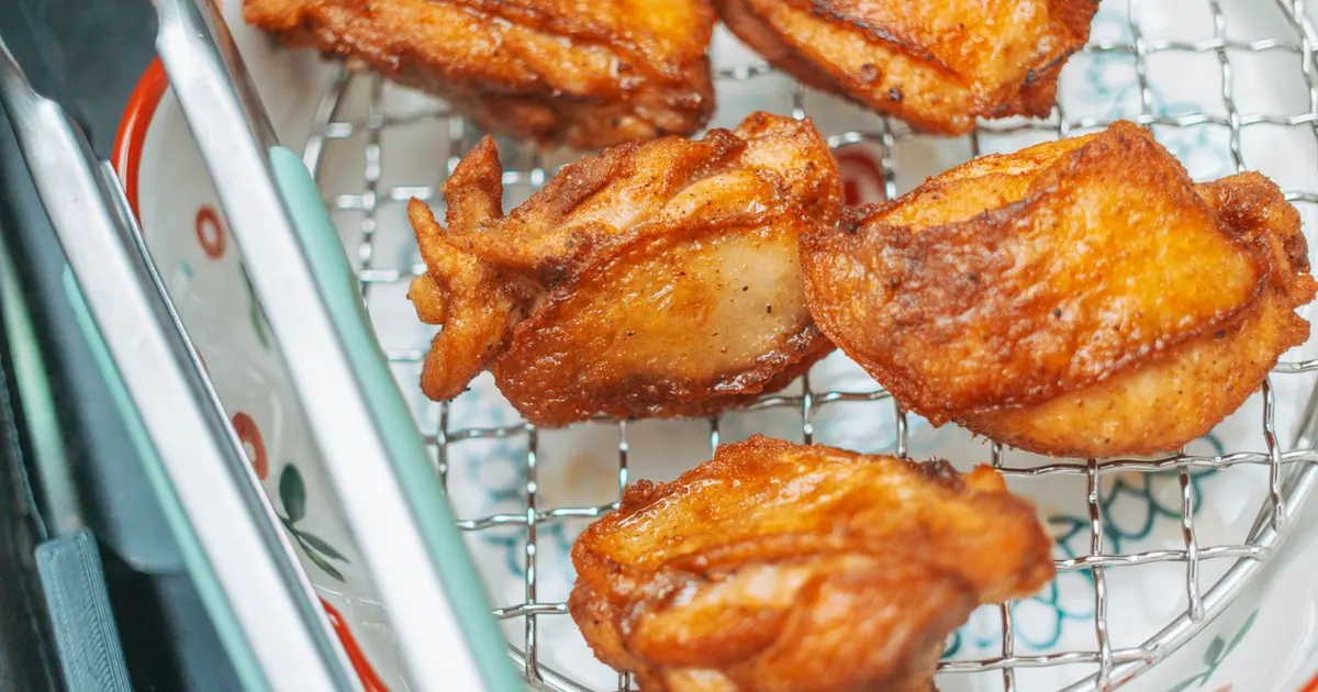 A basket of golden fried chicken wings - How much do Wingstop wings cost? Prices by count